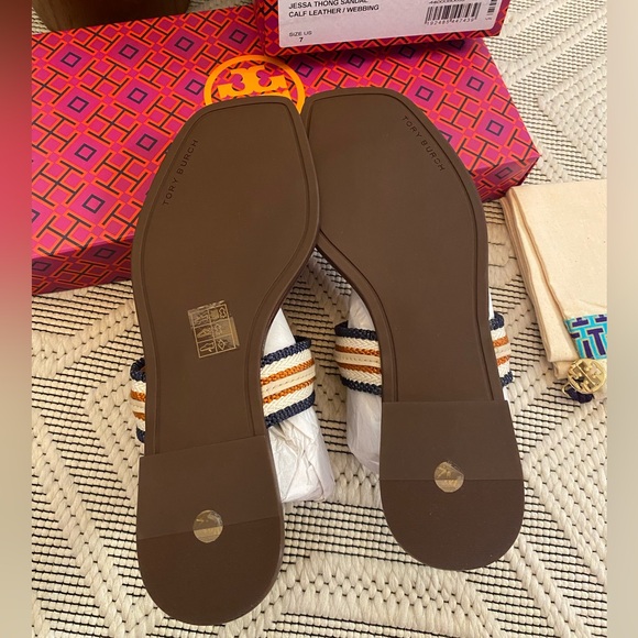 Tory Burch Jessa Thong Tan Sandals with Gold and Navy Details - Picture 4 of 6